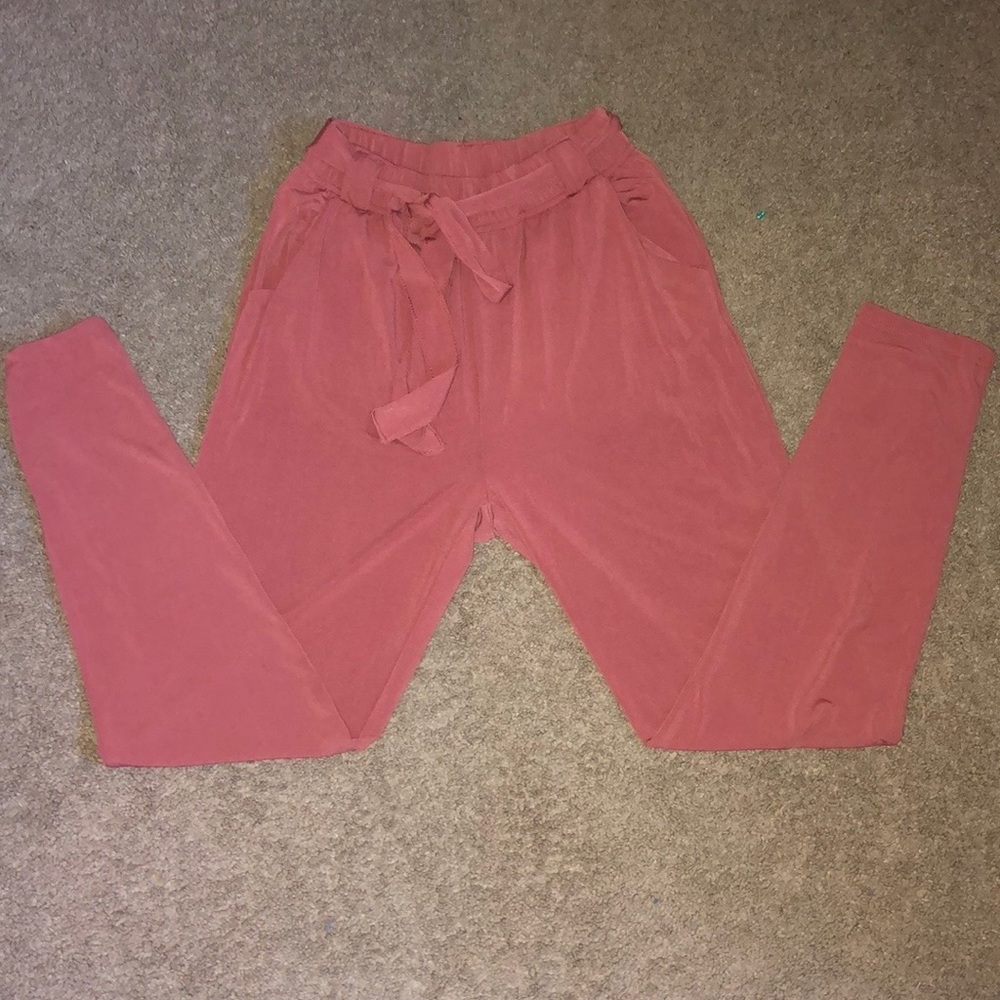 Mauve/Pink Jogger Style Loose pant.